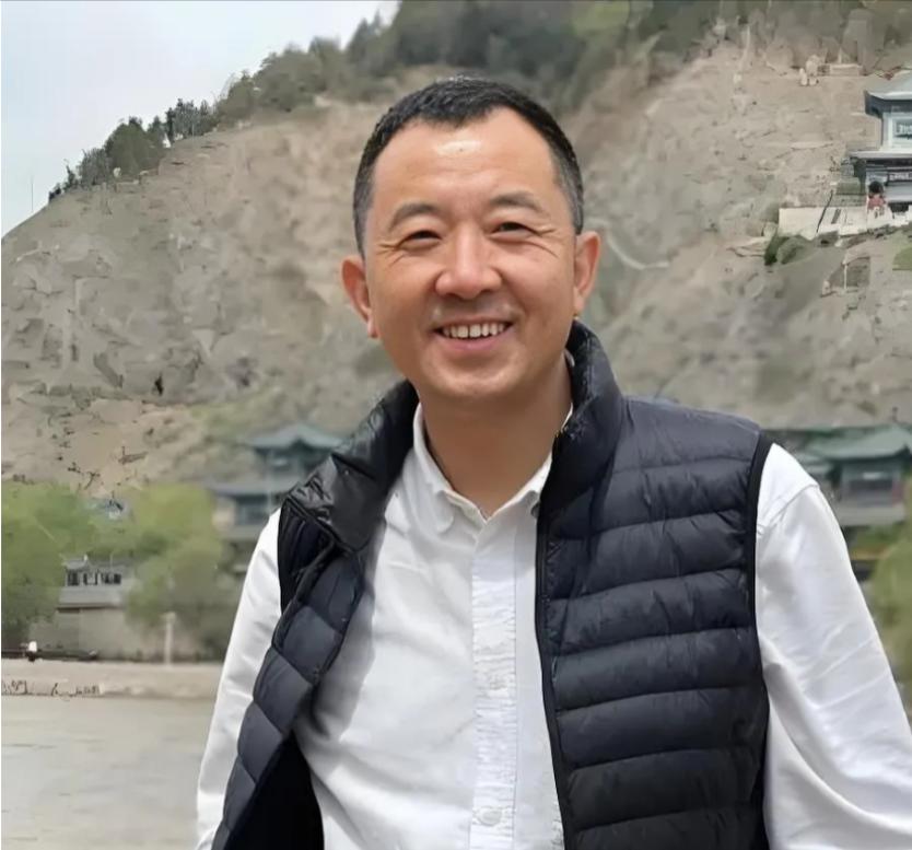 “你给老子滚！你只是个县委书记，你约老子十次，老子见你一次，就是给你脸！”这一句