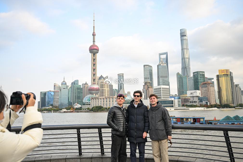 一个有趣的观察大城市工作生活的外国人越来越少旅游区游玩的外国人越来越多欧