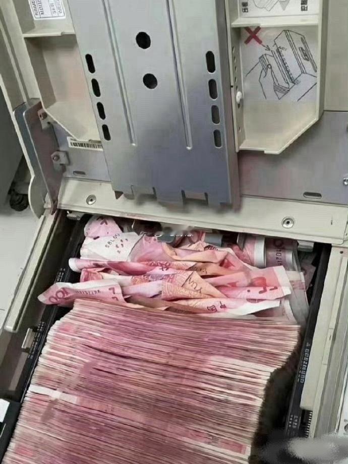 这应该是银行店员最崩溃的时候吧。​​​