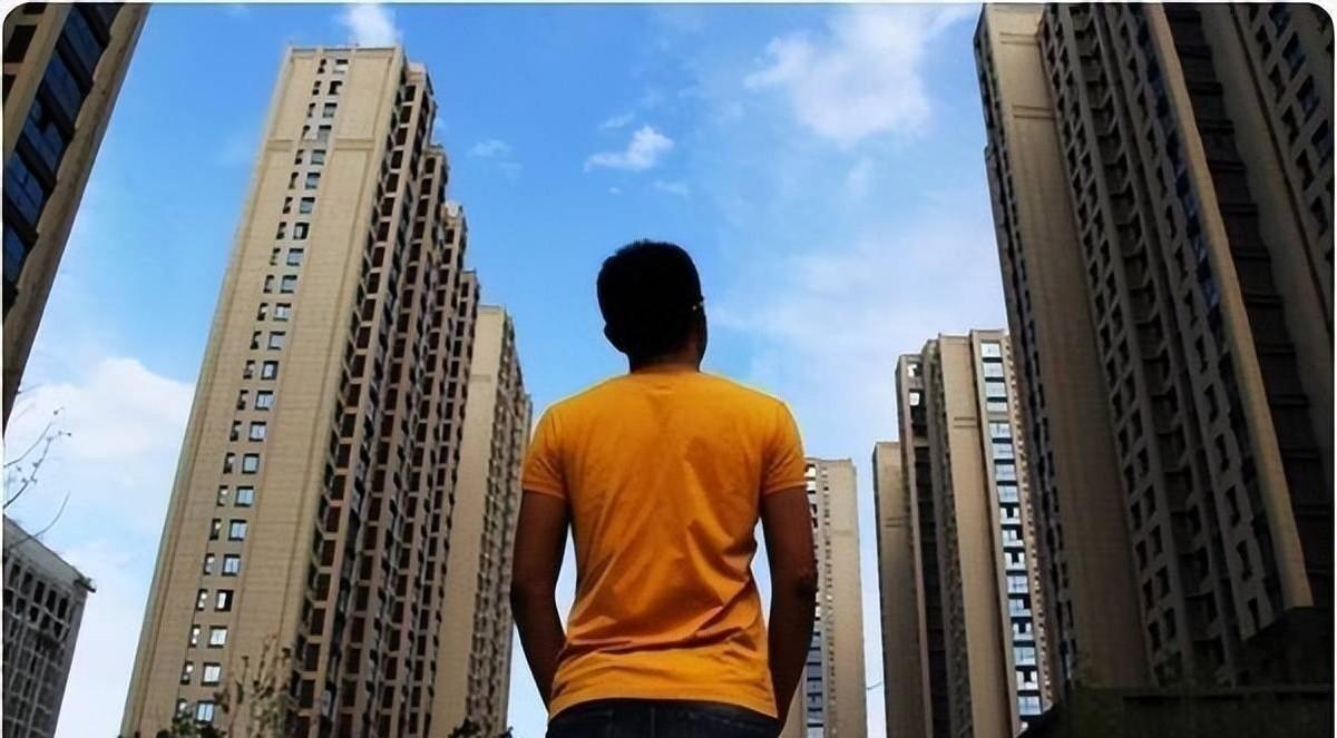 2017年马云说过一句，八年后房子最不值钱。当时全国楼市正火，地王一个接一个，没