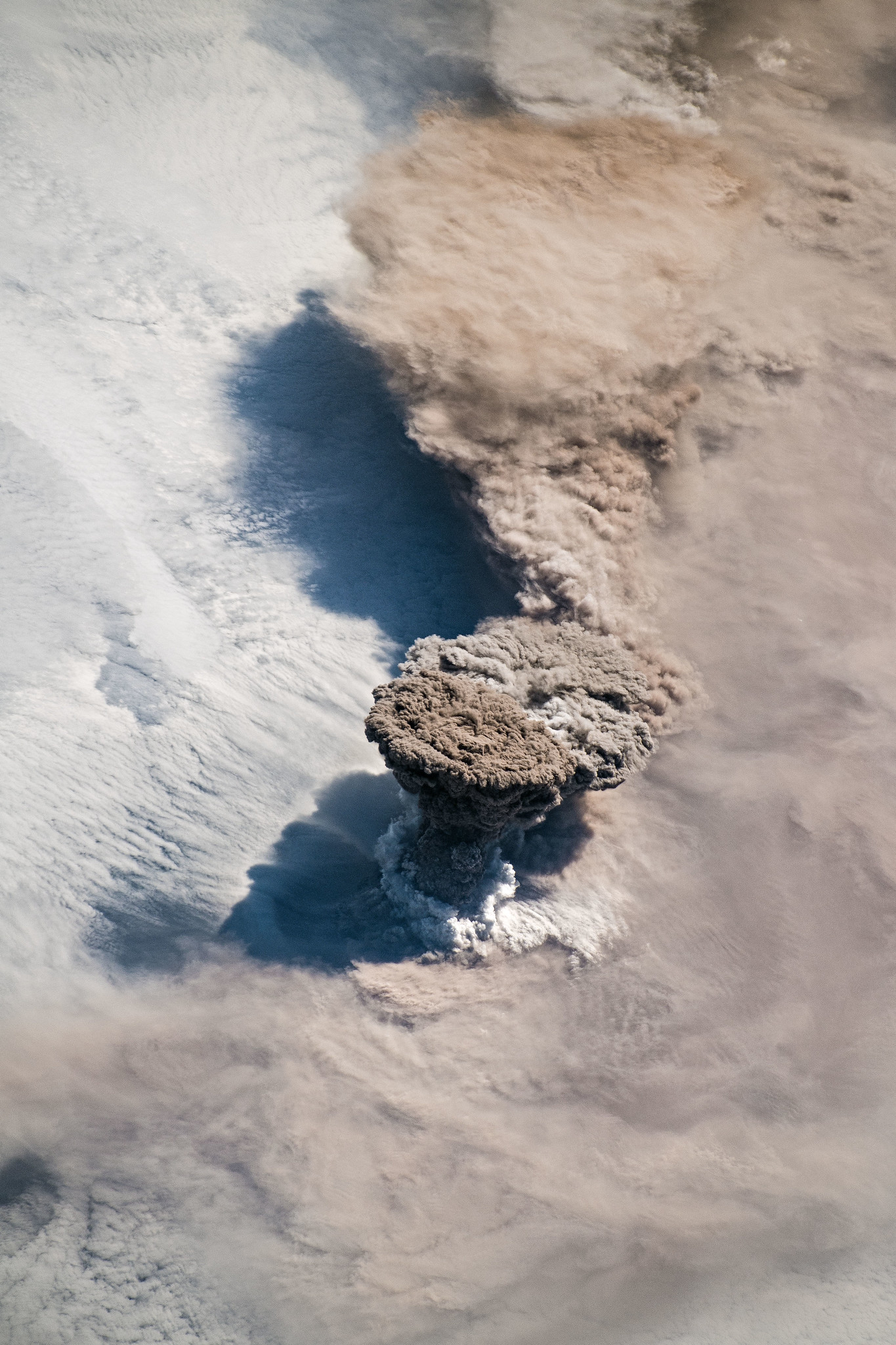 从太空看火山爆发​​​