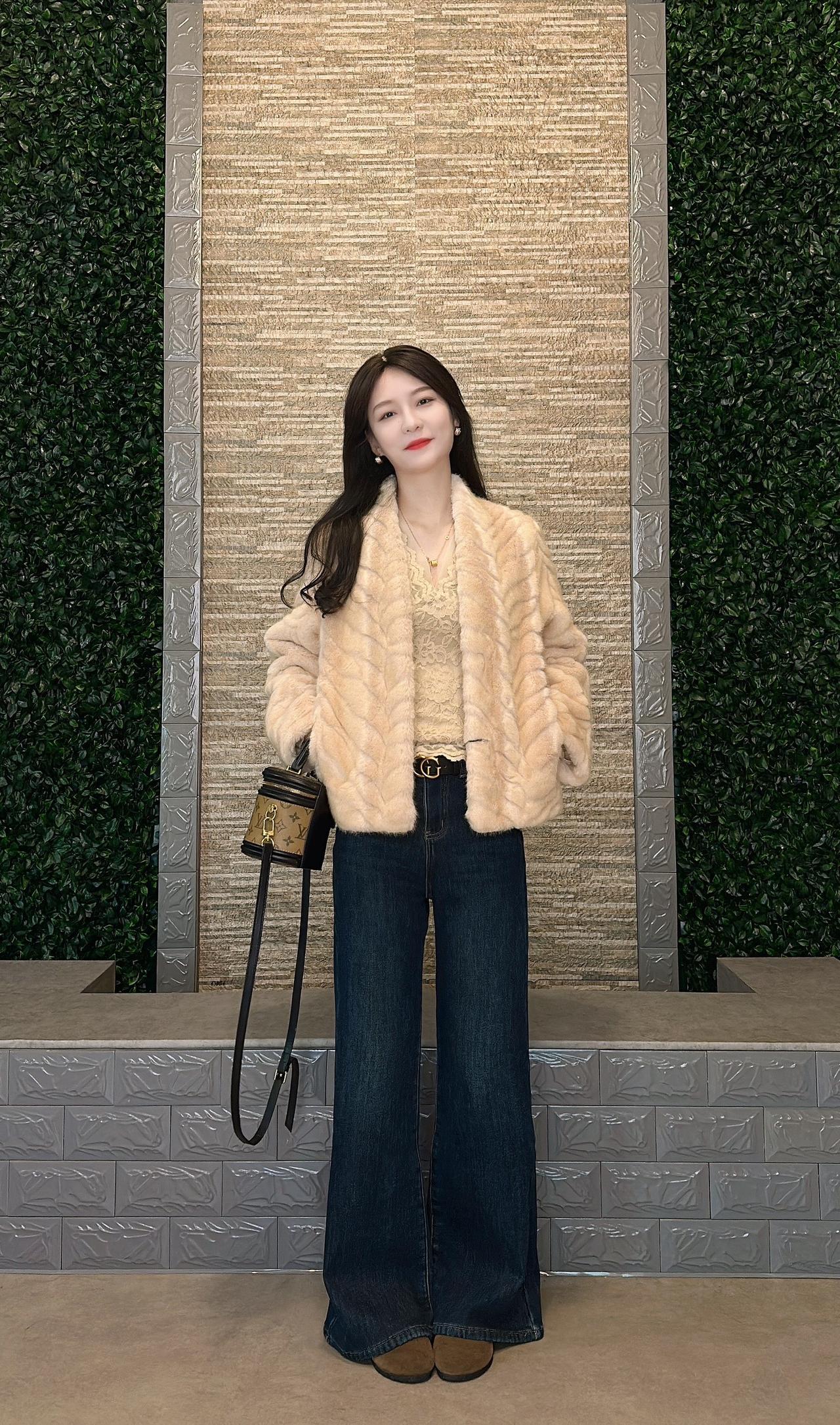 拥有今天，就好好感受今天，人生没那么多来日方长冬季穿搭毛毛外套