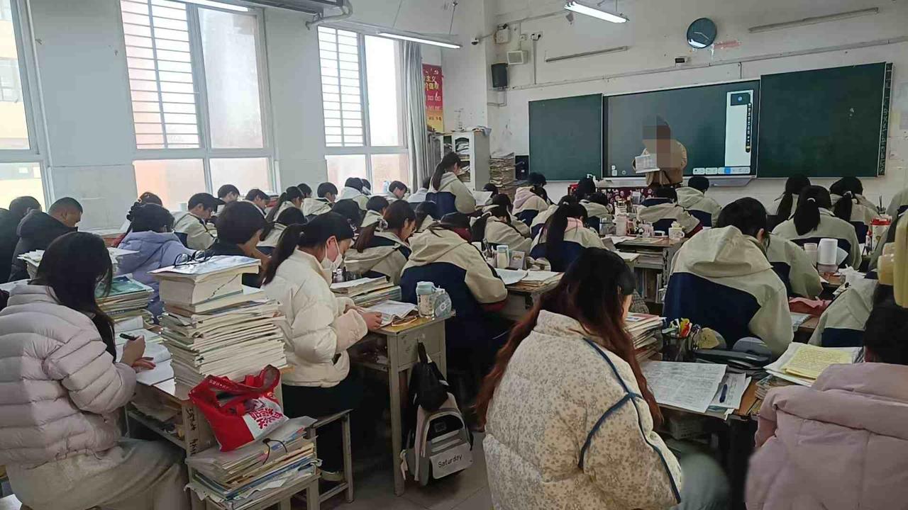 到了高中，你会发现：普通高中理科班和文科班的孩子，为什么考本科（理科400分，文