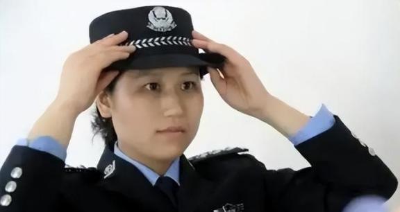 2008年，汶川女警揭衣露乳哺育9婴，归来连升四级，最后结局泪目！麻烦看官老爷