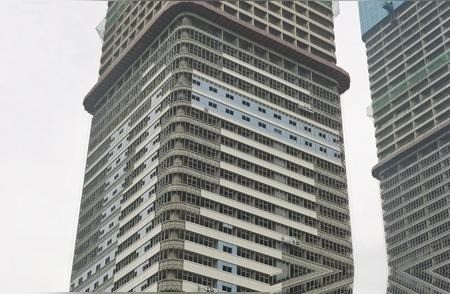 合肥城建最可惜的画面，滨湖摩天梦留在图纸上！2026年9月，合肥滨湖国际会展中心里摆着900多家企业