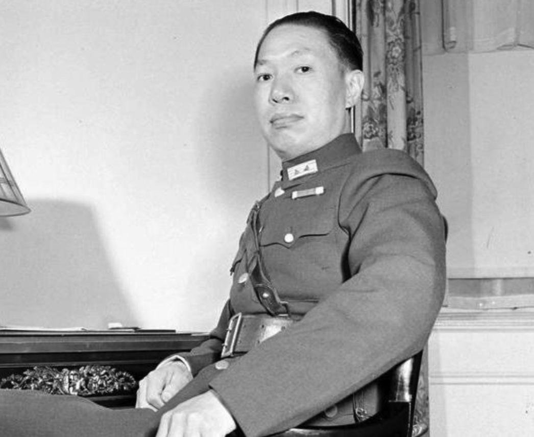 1954年，张群硬着头皮走进蒋介石办公室，低声说：“熊式辉在曼谷办厂亏光了，连饭