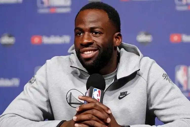 梦格林谈布朗尼：“很多人在说。”“布朗尼根本不配进NBA。”“他没有