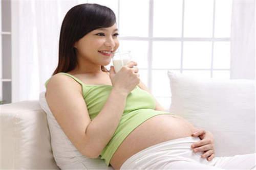 孕期检查羊水破裂, 孕妈拼命喝水, 最后足月顺产