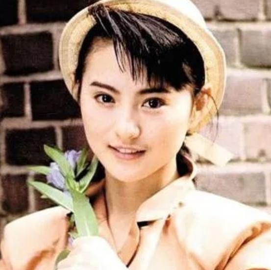 2007年，演员李赛凤趁着老公出差，就和身材魁梧的干儿子抱在了一起，没想到老公突