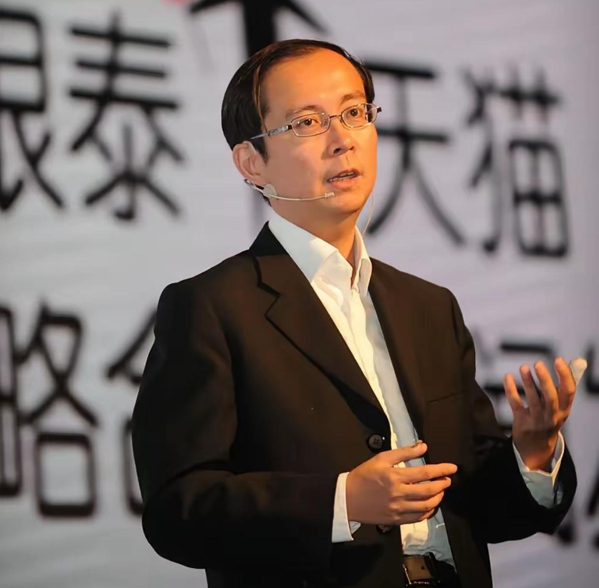 马云以前说会计不能做老大，当时他内涵的是新浪的曹国伟，可是他还是让做会计的张勇做