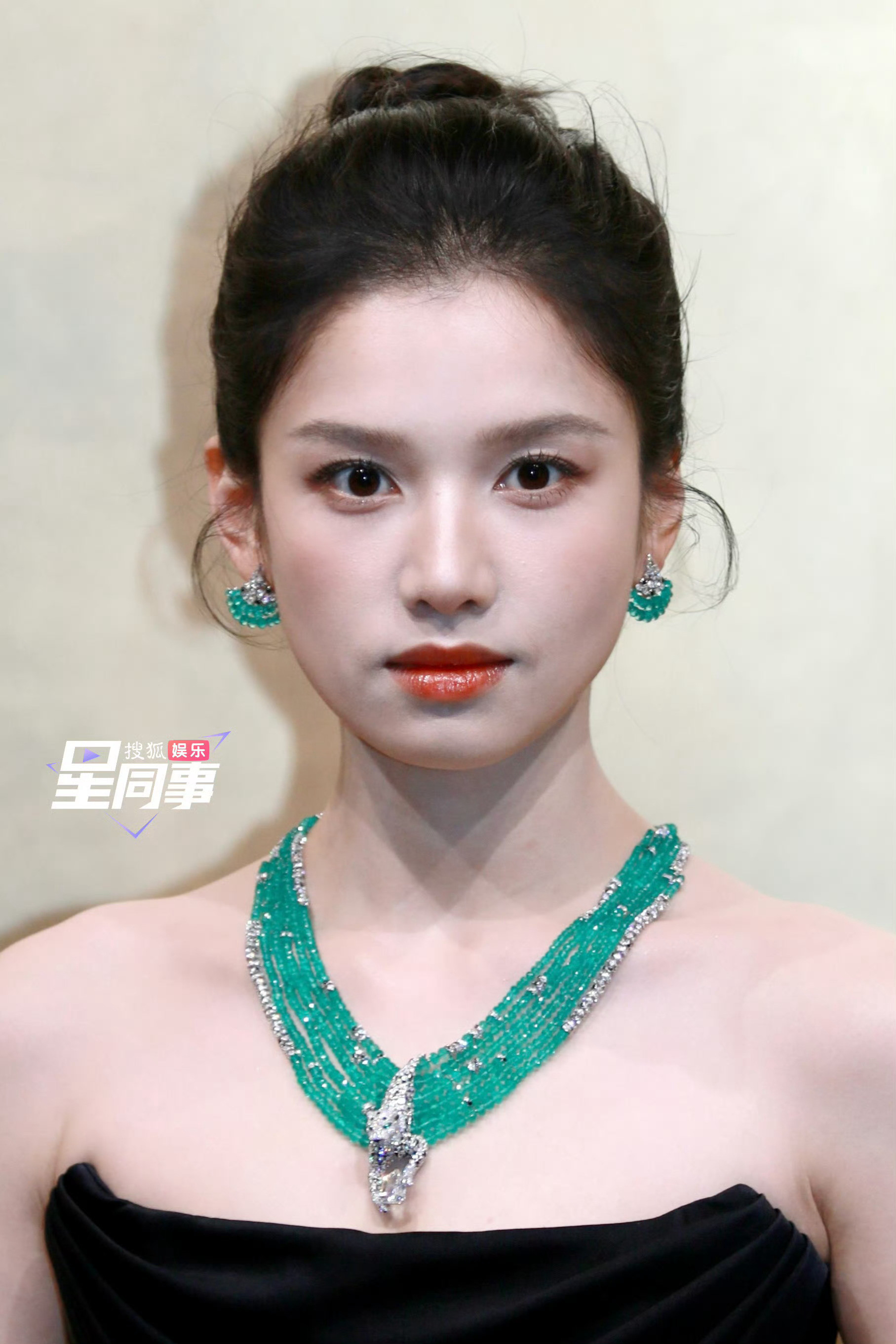 张婧仪、李现、白敬亭活动生图📸无精修buff加持，五官和气色主打一个原生态～