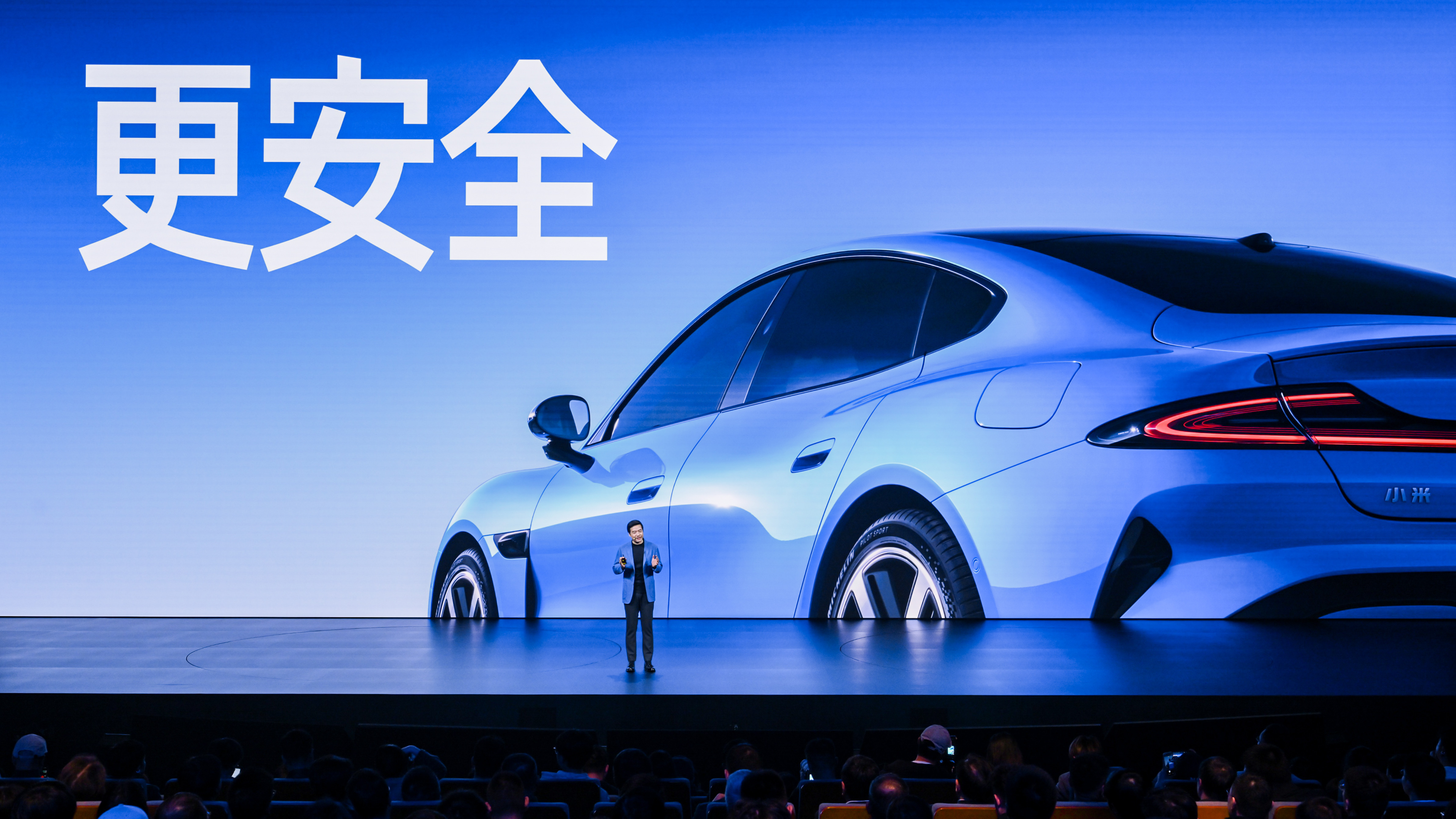 接近400亿利润，营收也很不错，是大超预期的，四季度汽车业务居然盈利11亿，是新