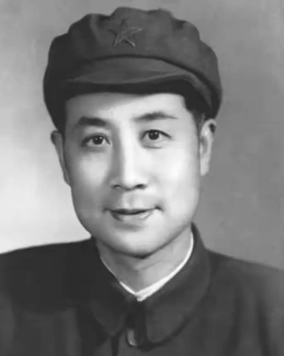 1934年，红色特工奉命打入敌营，可随着官越当越大，他的心也越来越慌，连忙请示组