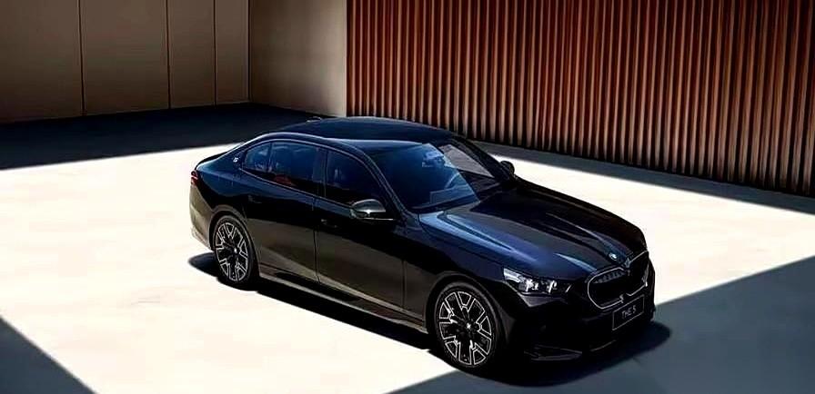 44万起步，2026款的宝马5系，就给我加了个48V轻混？我愣了半天。这感觉