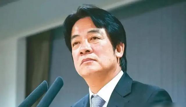 人民日报对赖清德的称呼突然升级，直接点出“战争”二字，背后信号太明确了！赖清