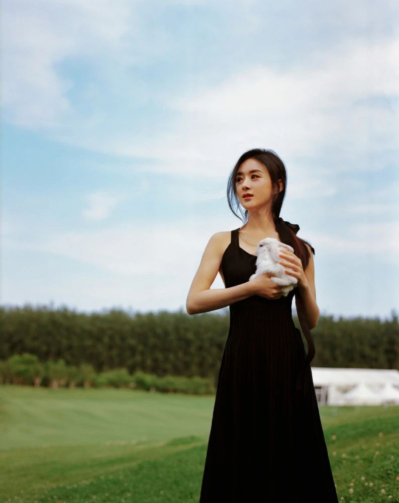 笑话：一婆婆对儿媳妇说，小美啊，你们都结婚三年了，该要个孩子了。儿媳妇委屈的说，