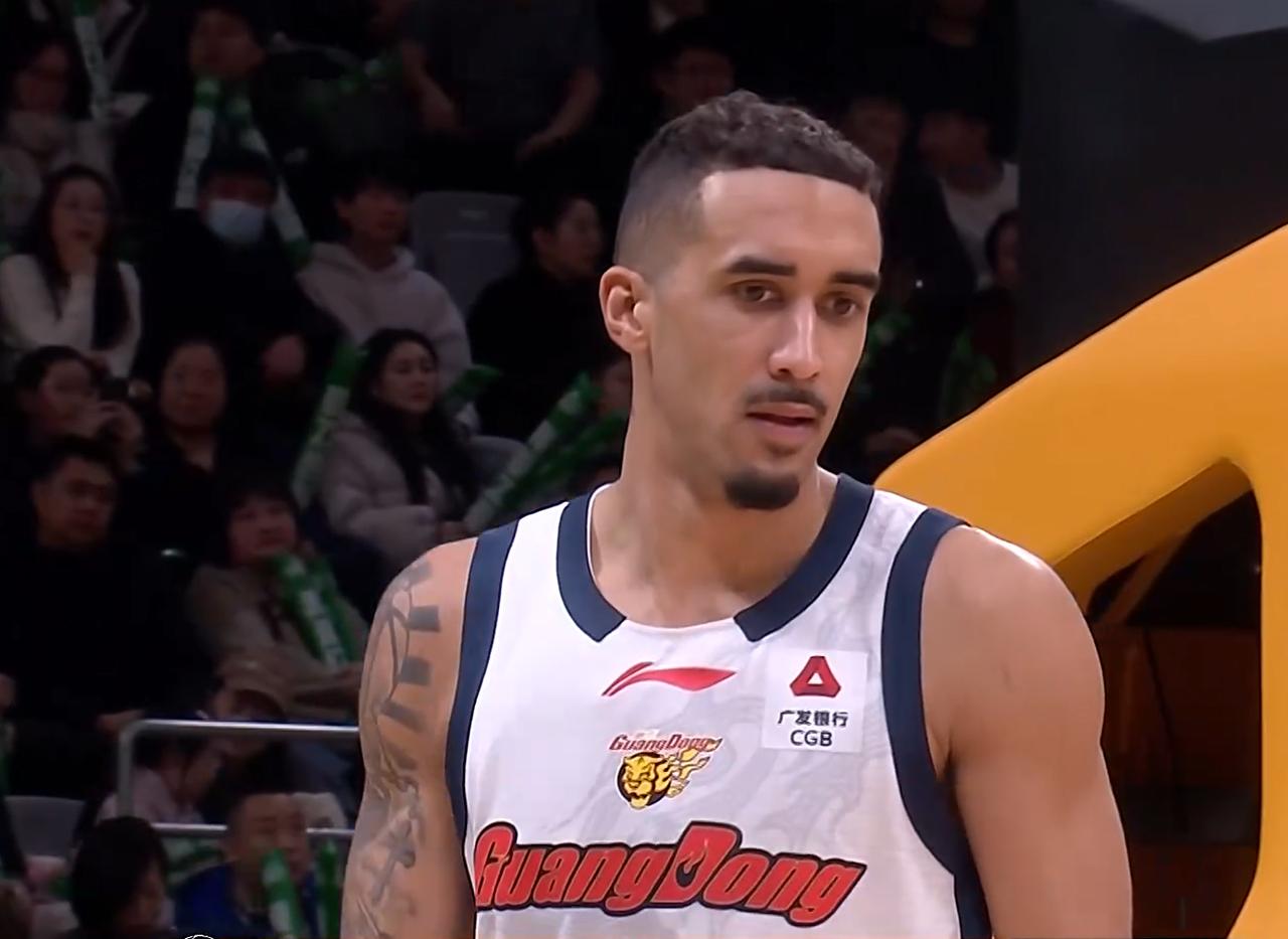 广东名记吐槽CBA裁判：其他球队做可以，为何广东队做就不行？CBA常规赛，第十