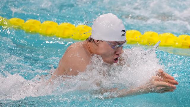 覃海洋犯规无缘50米蛙奖牌“自己都笑了”, 上海郑英昊守住金牌坦言没想到