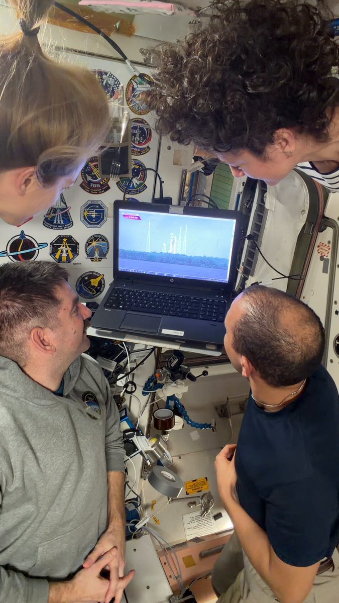 NASA称载人绕月飞行不提前终止即成功看到这张照片你想到什么？国际空间站的美国人