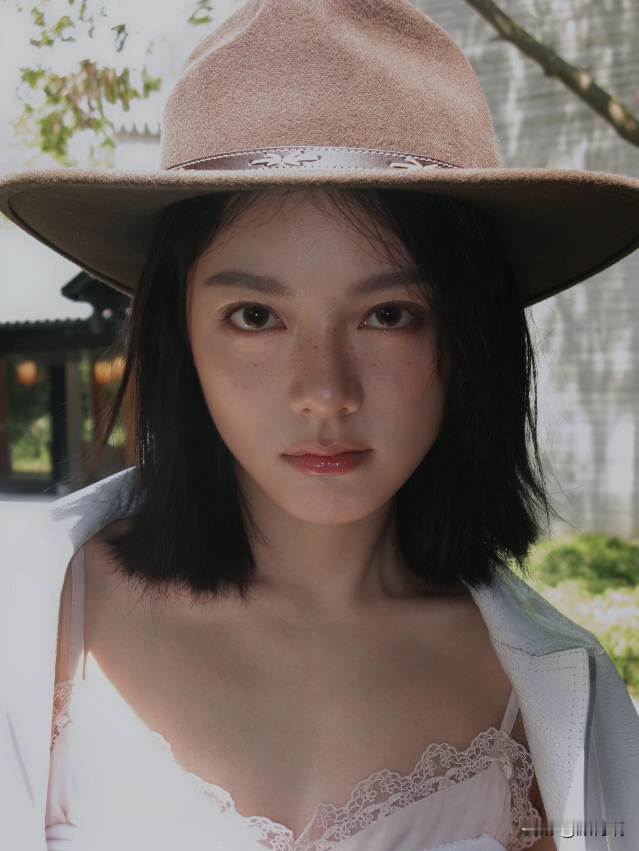 赵今麦这雀斑妆贼好看，这个表情也招人喜欢！