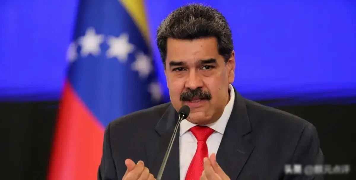 老李家的狗突然不叫了，邻居说它疯了，其实它只是太累老李住在城郊的老小区里，家