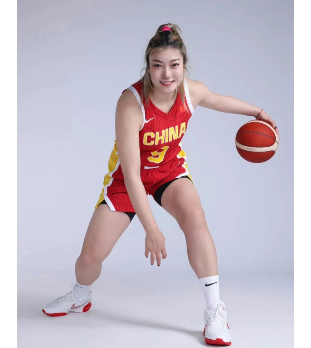 官宣，李梦正式加盟，1年合同，年薪200万美元起李梦将加入全新的女篮联赛PRO