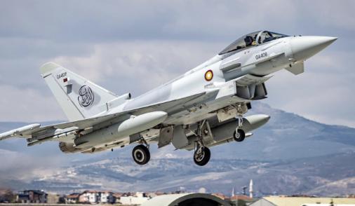 【刚买3年的新飞机不要了,海湾土豪退役欧洲台风,西方装备不可信】 近日,卡塔