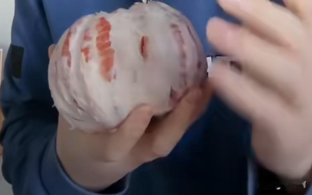 送了两个西柚给婆婆吃差点害了婆婆住院前天晚上去超市买东西看到超市有许多水