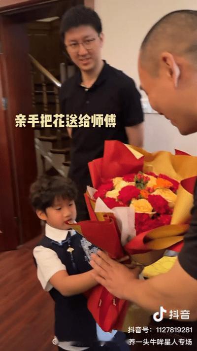 这下我是真的看不懂了邹市明和冉莹颖家的老三冉明羲去少林拜师了！才6岁的孩子就送