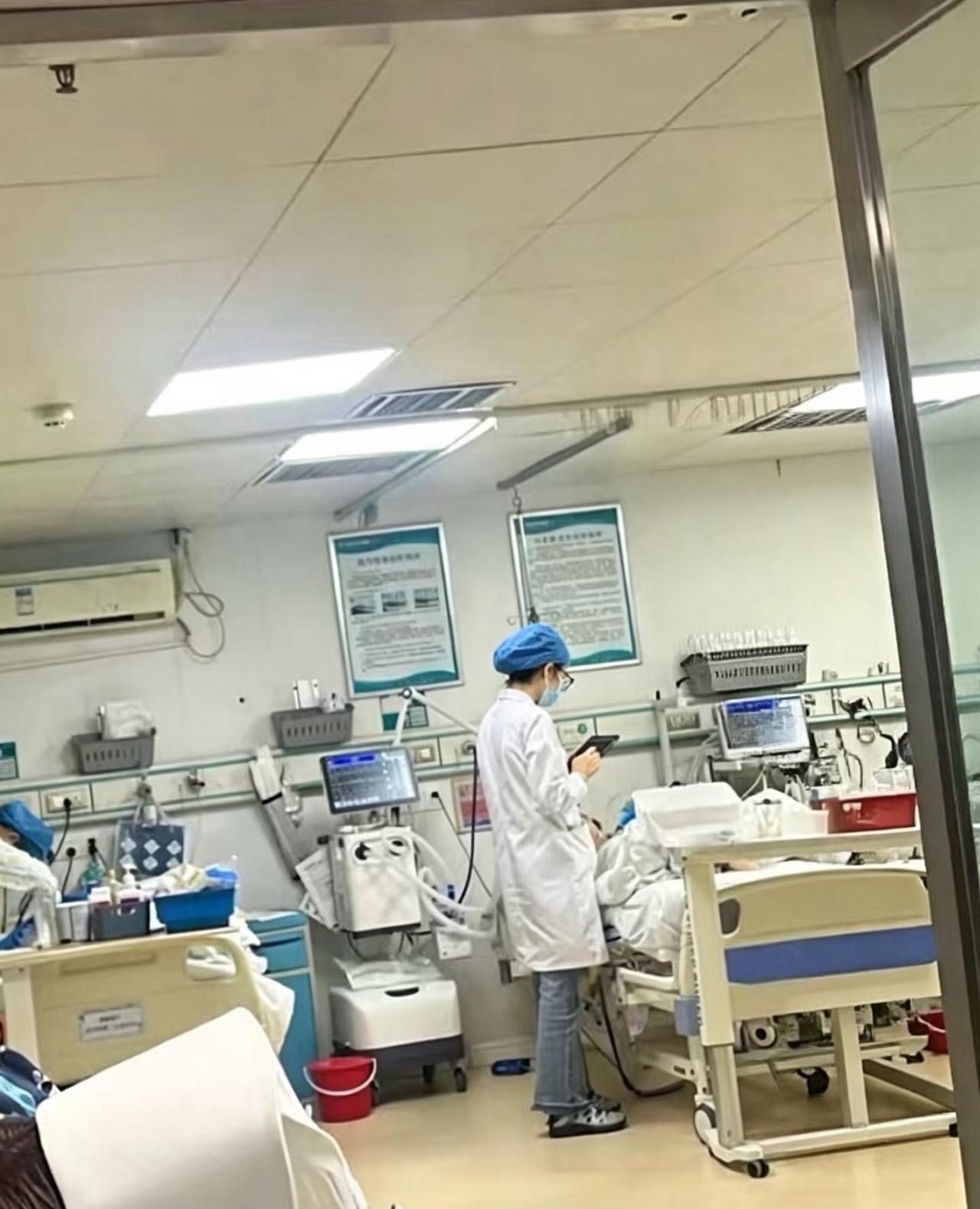 未来最好的行业除了医疗再无其他只有学医的才知道有多苦啊！现在护理招聘基本都