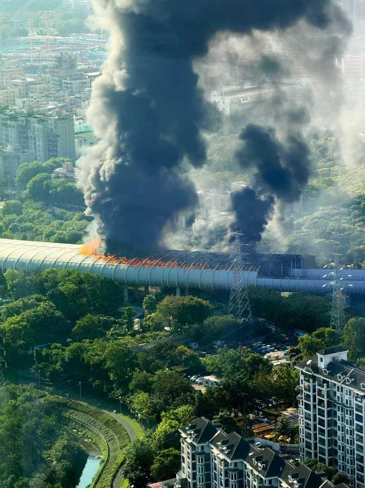 据深圳特区报&读特记者消息，5月27日下午6时33分，@深圳交警发布情况通报：