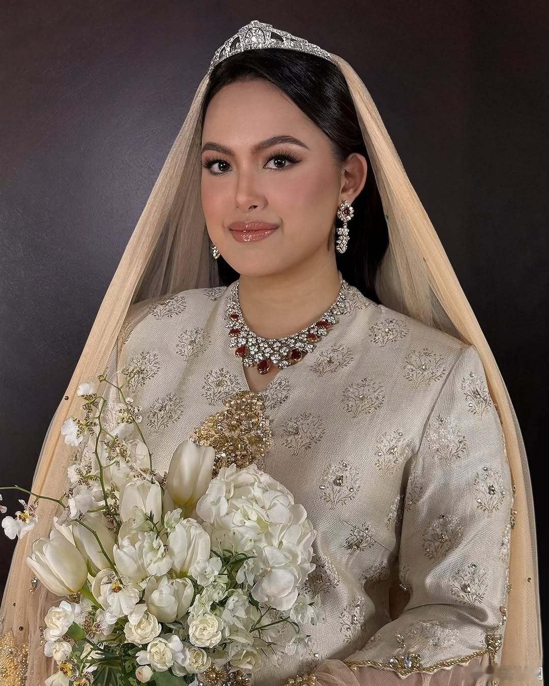 马来西亚王室🇲🇾6月6日，彭亨苏丹阿卜杜拉·沙阿的侄女阿米拉·阿兹瓦·阿莎