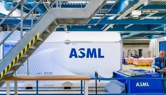 荷兰：都有ASML了，为什么还要抢中资芯片企业？荷兰明明握着阿斯麦这样的高端