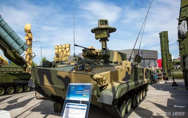 没有无人机，都不好意思叫侦察车PRP-5炮兵侦察车还配有带无人机的Strele