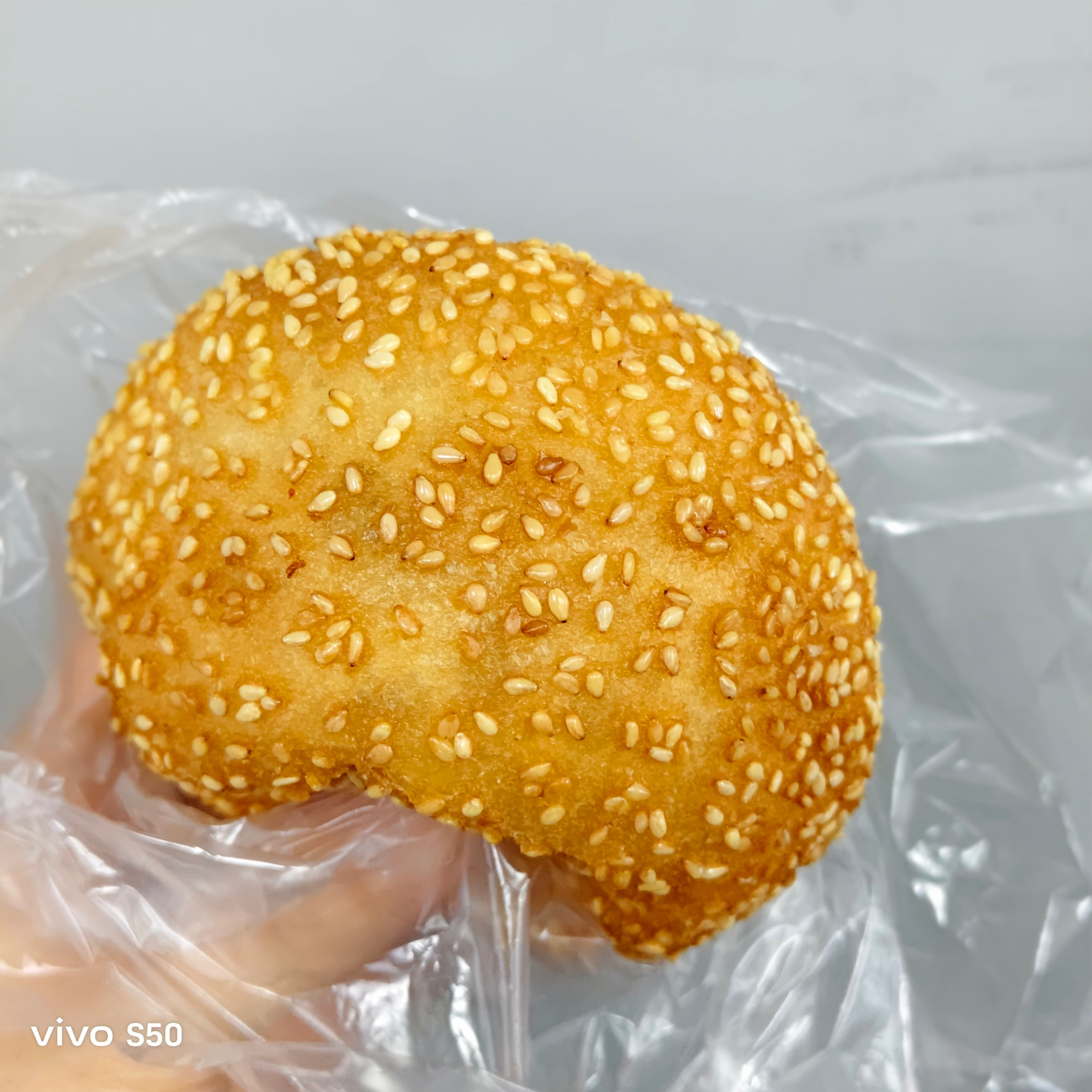 早上好呀~这么大的麻团竟然只有那么一点馅