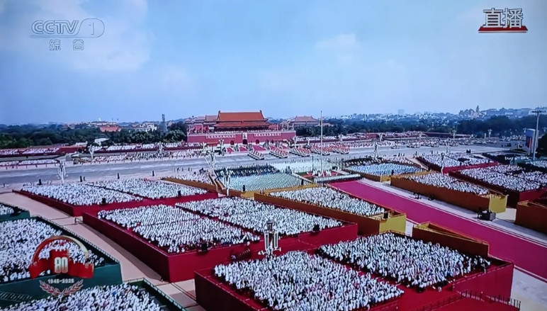 目不转睛看完大阅兵，太震撼了！为了心无旁骛地观看今天上午的大阅兵，我提前做好