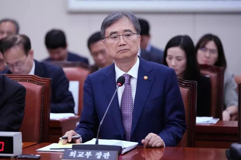 启程访华前，韩外长当着全球向美国喊出一句话，美韩媒体全都懵了：韩国真要选边站队了