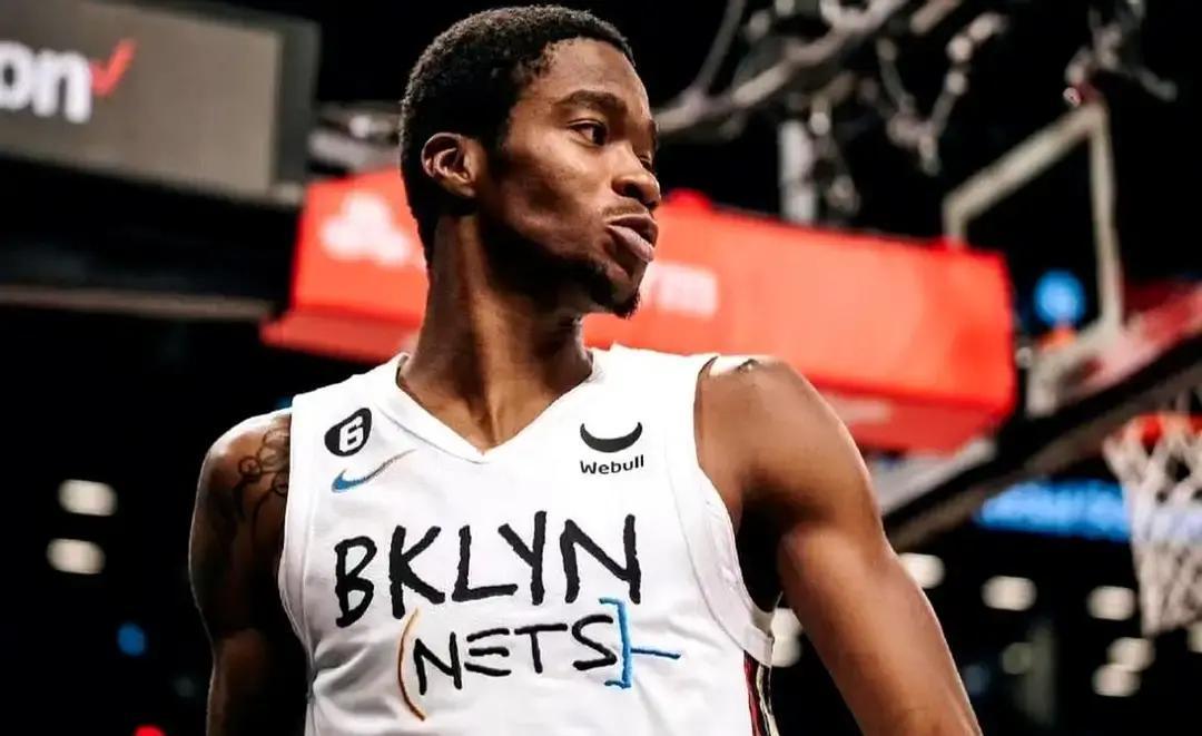 徐杰打满30分钟，广东进攻效率121.3这数字比外援抡全场还猛。CBA官方