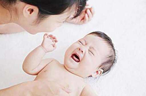育儿小知识: 你还这样哄宝宝? 别再晃宝宝了, 当心伤害孩子大脑!