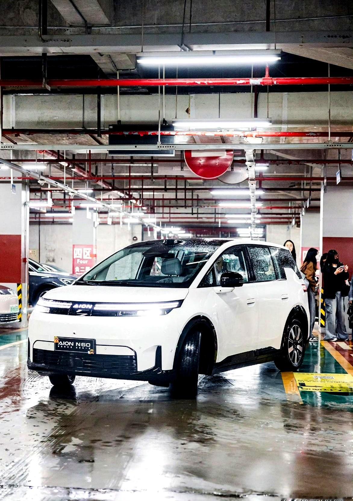 林高远这日子过得真叫一个舒坦，去德国打球一年能挣620万！他加盟了穆尔豪