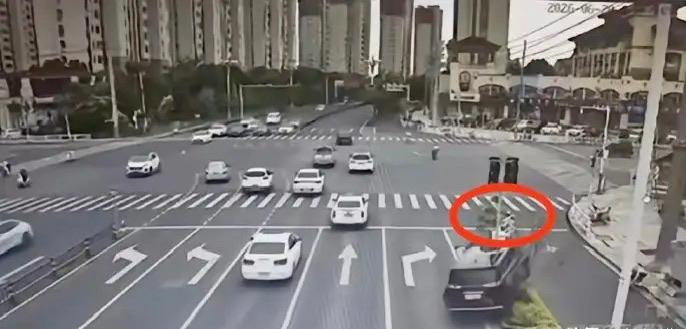 广德通报来了！母子3人无责，可怜的是，女子还在重症监护室，估计不知道一儿一女