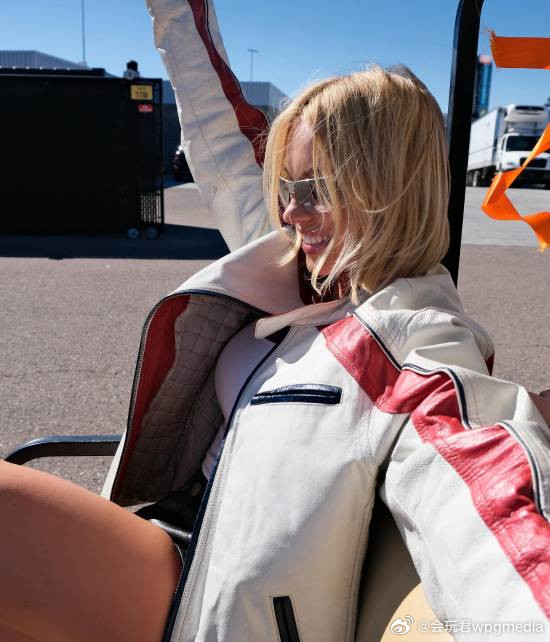 “悉尼妹”西德妮·斯威尼INS发新图“悉尼妹”西德妮·斯威尼在INS上晒出不少新