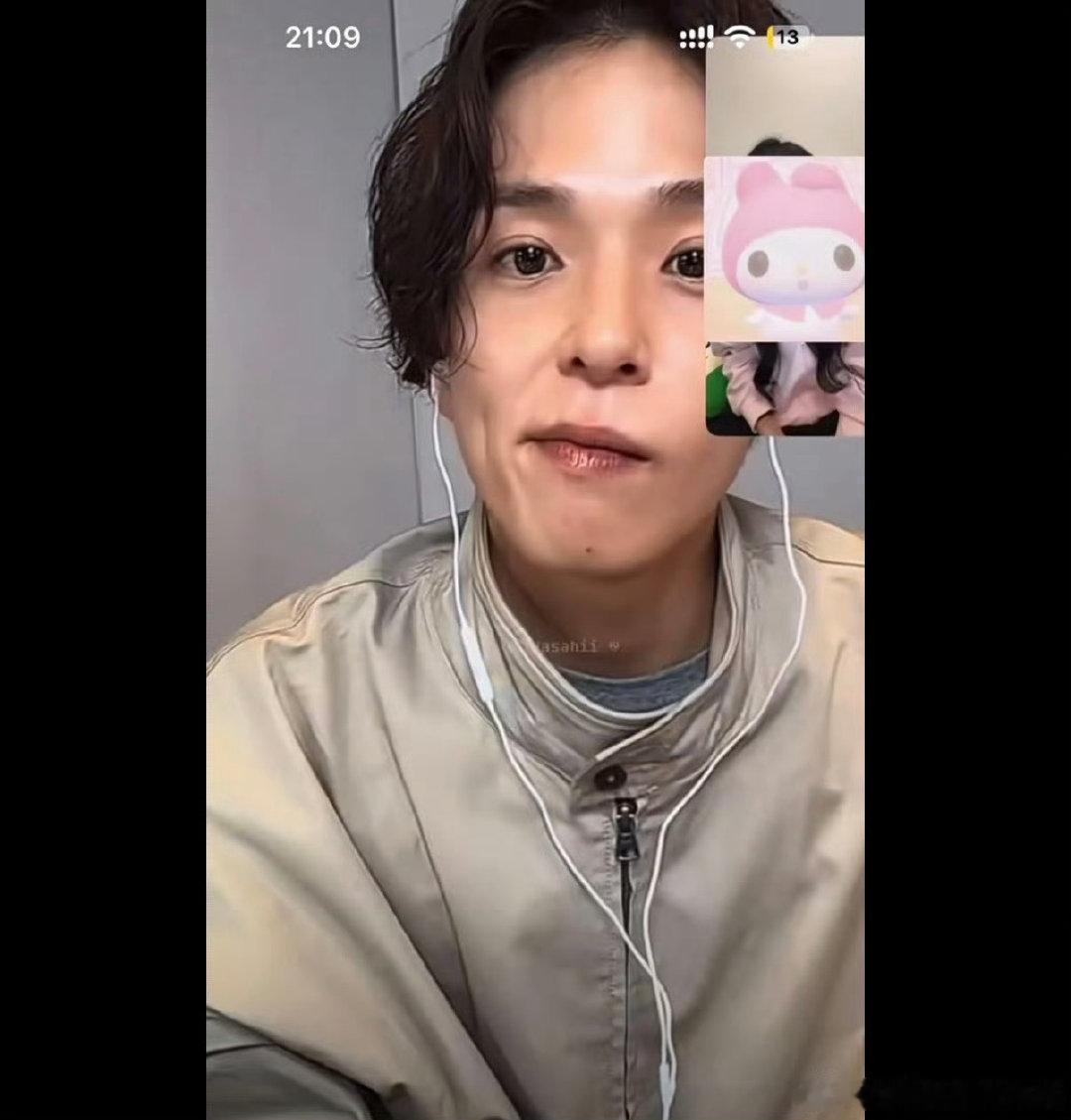 何炅当时把陈冠希喊成陈奕迅也是情有可原​