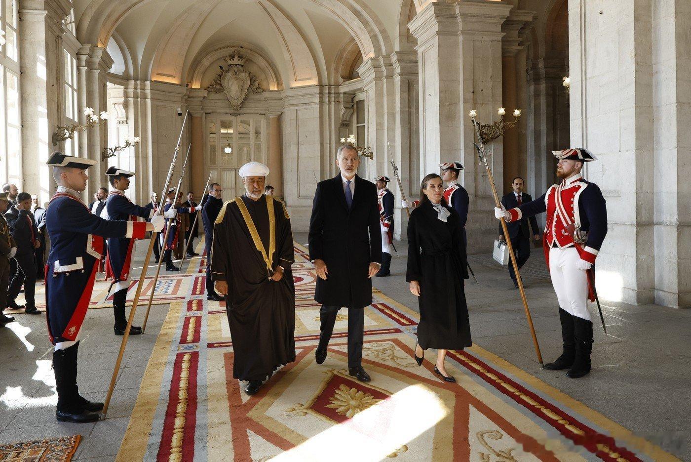 新闻2025.11.4阿曼国事访问西班牙Day1补图，西班牙国王夫妇在萨苏