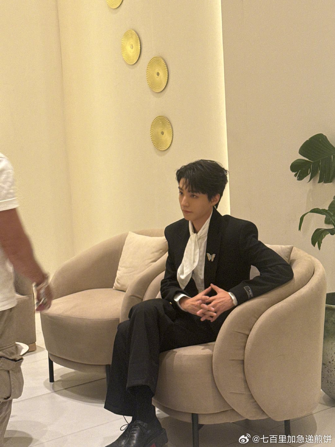 这个王俊凯就这么淡淡透露出成熟的淡定感王俊凯代言英雄联盟​​​