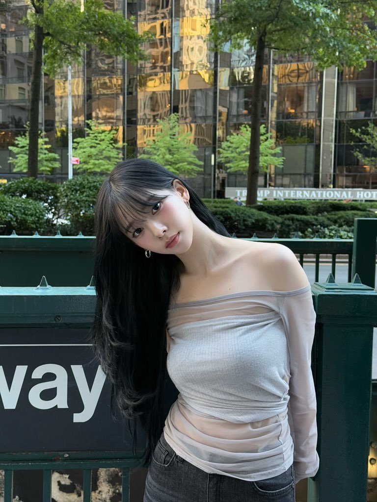 251104aespaKarina柳智敏🌸🌿​​​