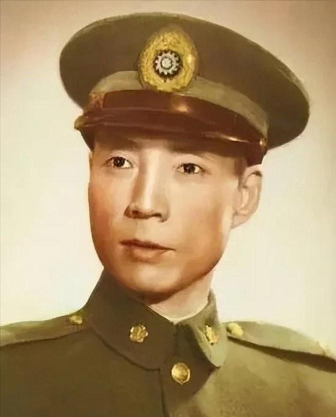 1947年，杜月笙六十大寿包场大戏院，淞沪警备司令宣铁吾带着姨太太去看戏，进门无