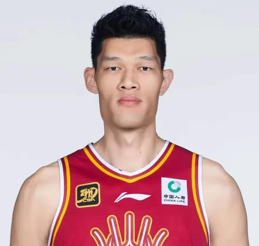 青岛队欲签下葛昭宝，媒体人:不如追求张明池，原因有二:1.性价比差距太大。2
