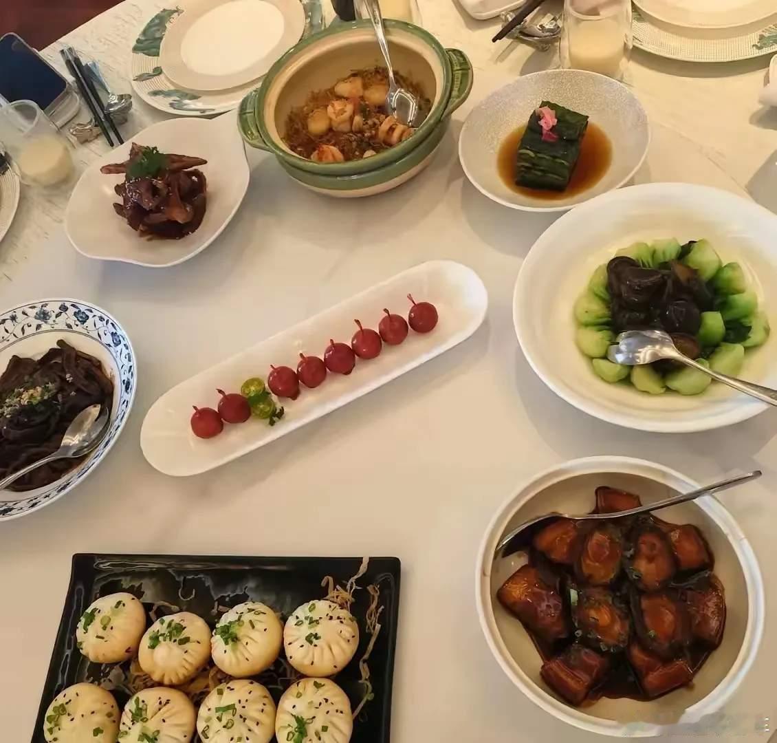 市监局回应上海和平饭店可乐卖50元在上海，在黄浦江边，和平饭店内，喝一杯可乐要5