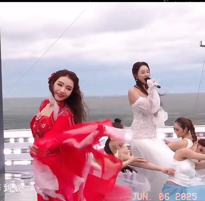 谁懂啊，还珠三大美女合体了唱歌的，跳舞的，鼓掌的《还珠》三姐妹居然同台了海
